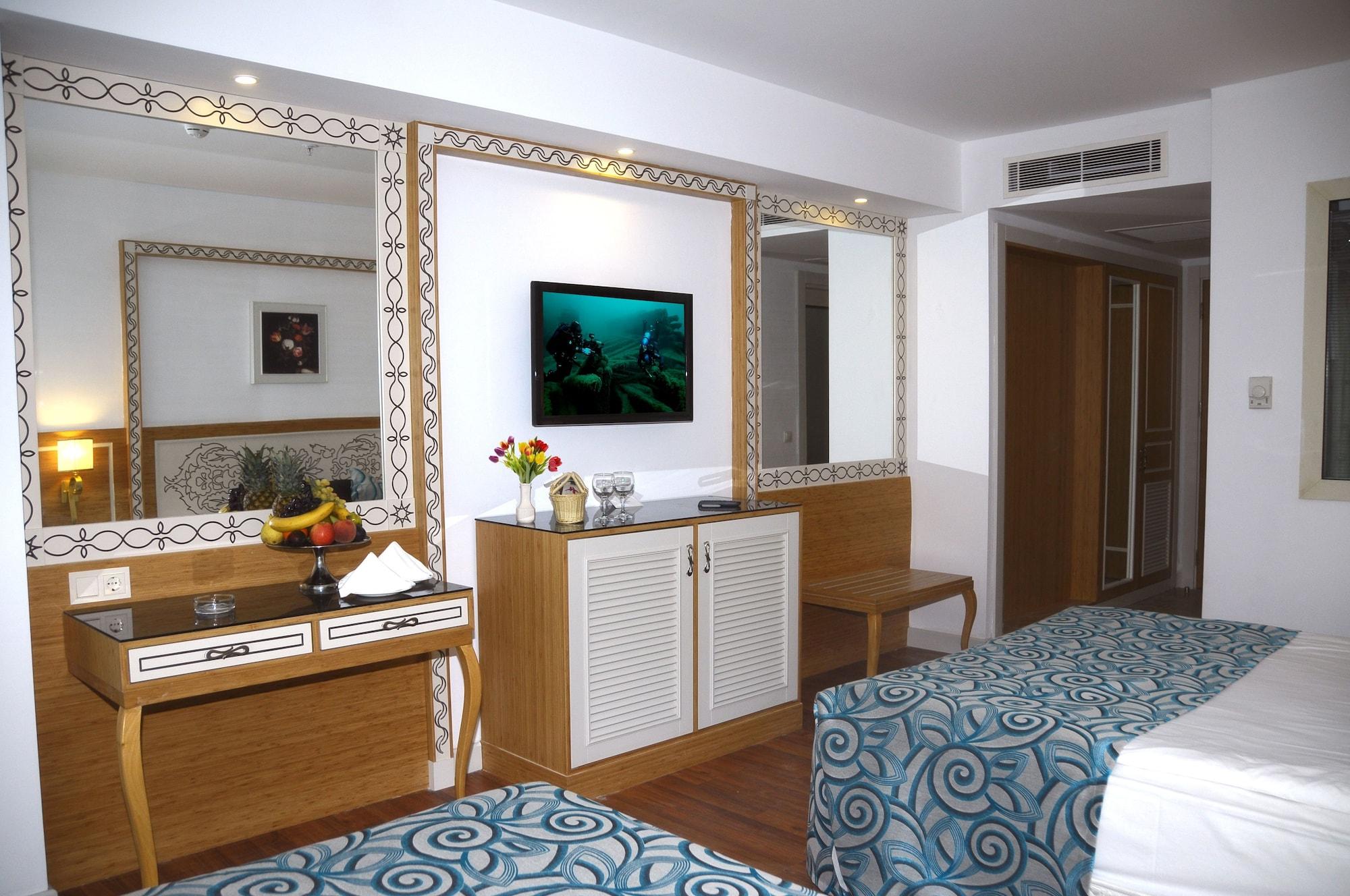 Crystal Waterworld & 5* Belek