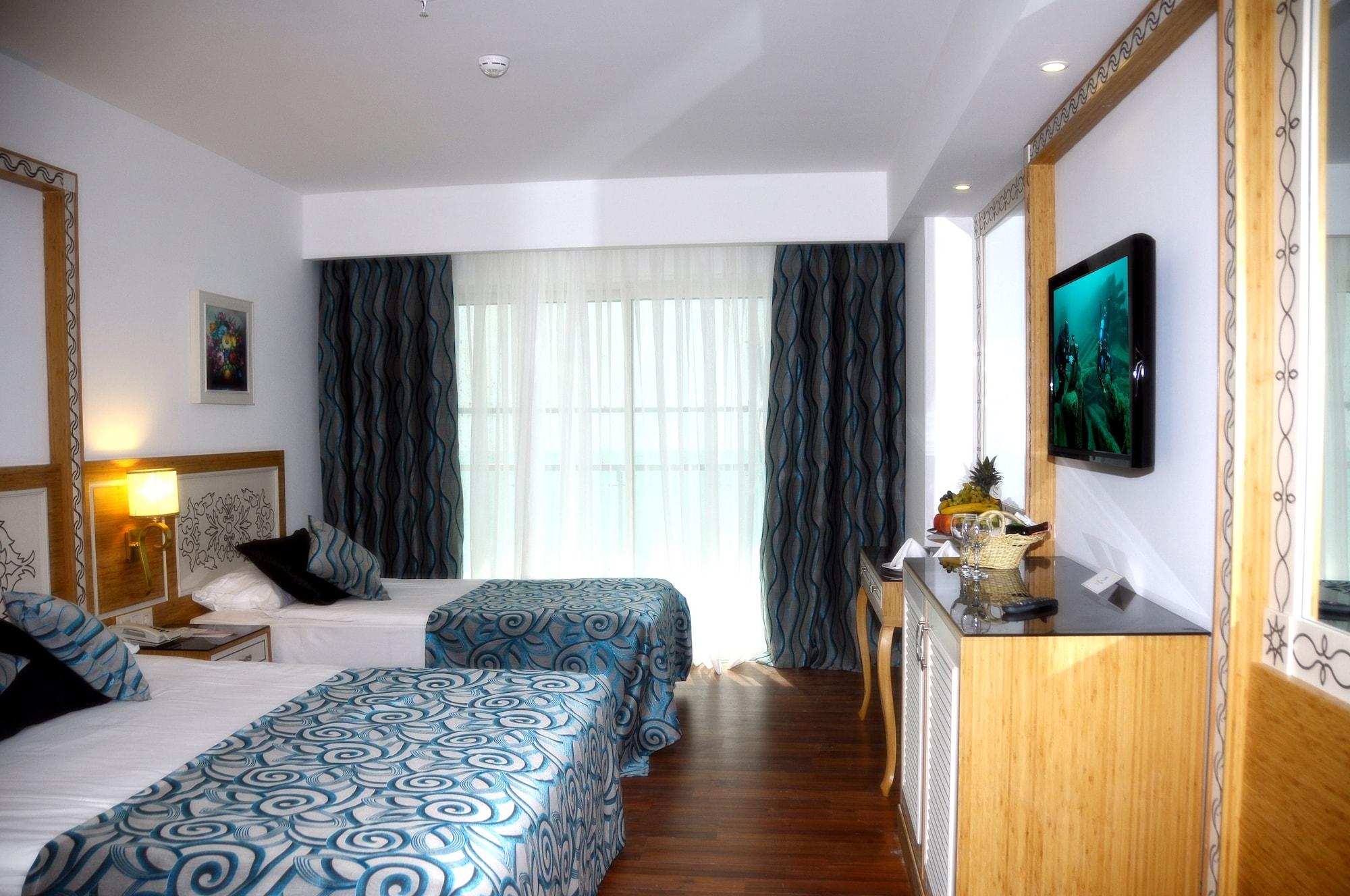 Crystal Waterworld & Resort Belek